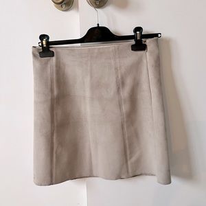 Aritzia light grey skirt